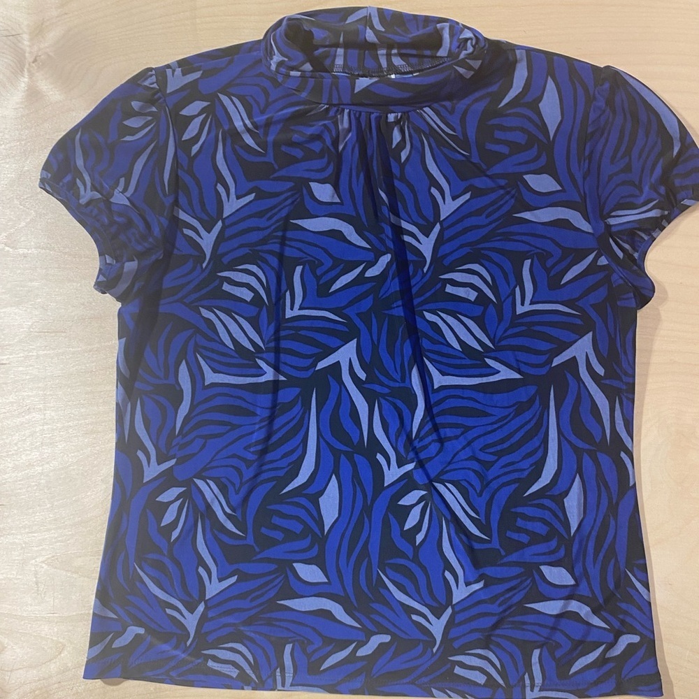New Directions Blue and Black Leaf Print Mock Neck Blouse PL (QM)
